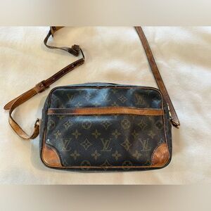 Louis Vuitton Trocadero 30 Crossbody Shoulder Bag Monogram Canvas
